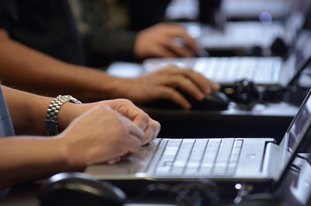 I Know What You Think: Collective Intelligence in Online Communication