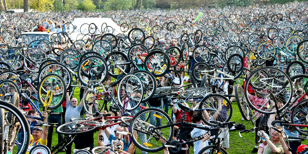 Do More Cyclists Mean a Happier City? Yes and No